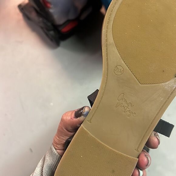 Size 9.5 Crown Vintage Sandals - Picture 3 of 3